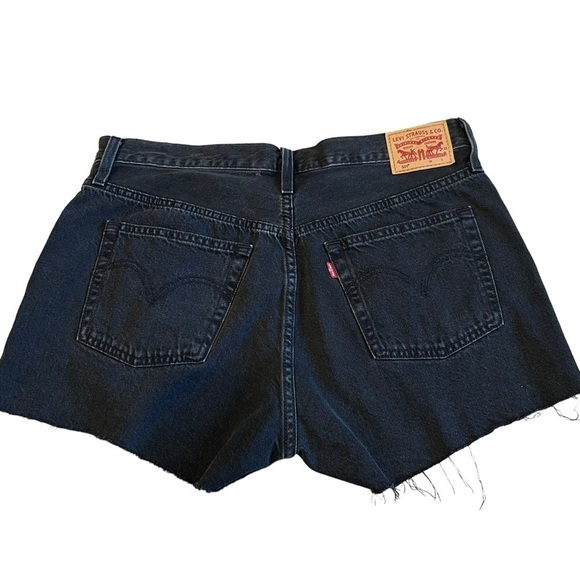 Levi's 501 Shorts Black Denim Destructed Ripped Cut Off High Rise Size 32 NWT - Picture 2 of 2